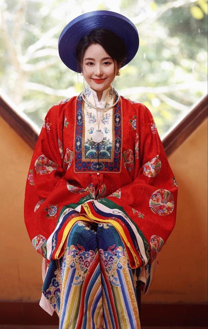 Blouse tay phồng với thiết kế đơn giản và nhẹ nhàng: Blouse tay phồng luôn mang lại